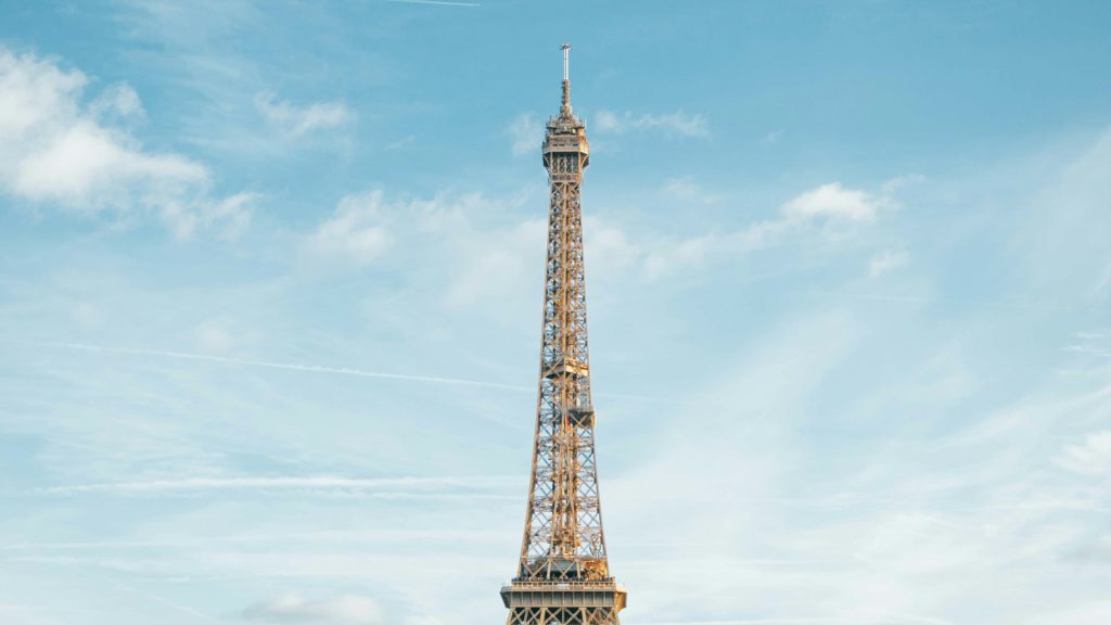 Week-end romantique à Paris : optez pour un hôtel 4 étoiles pour profiter du luxe et de la magie de la Ville Lumière